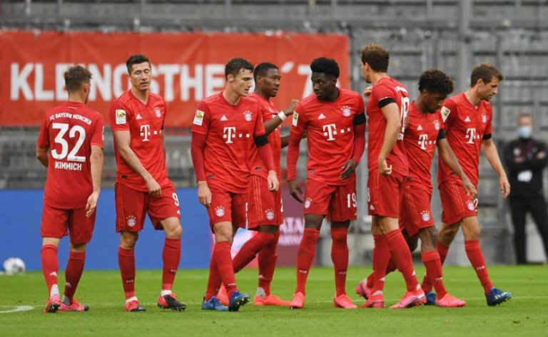 para-pemain-bayern-munchen-merayakan-gol-alphonso-davies-ke_200524015455-463